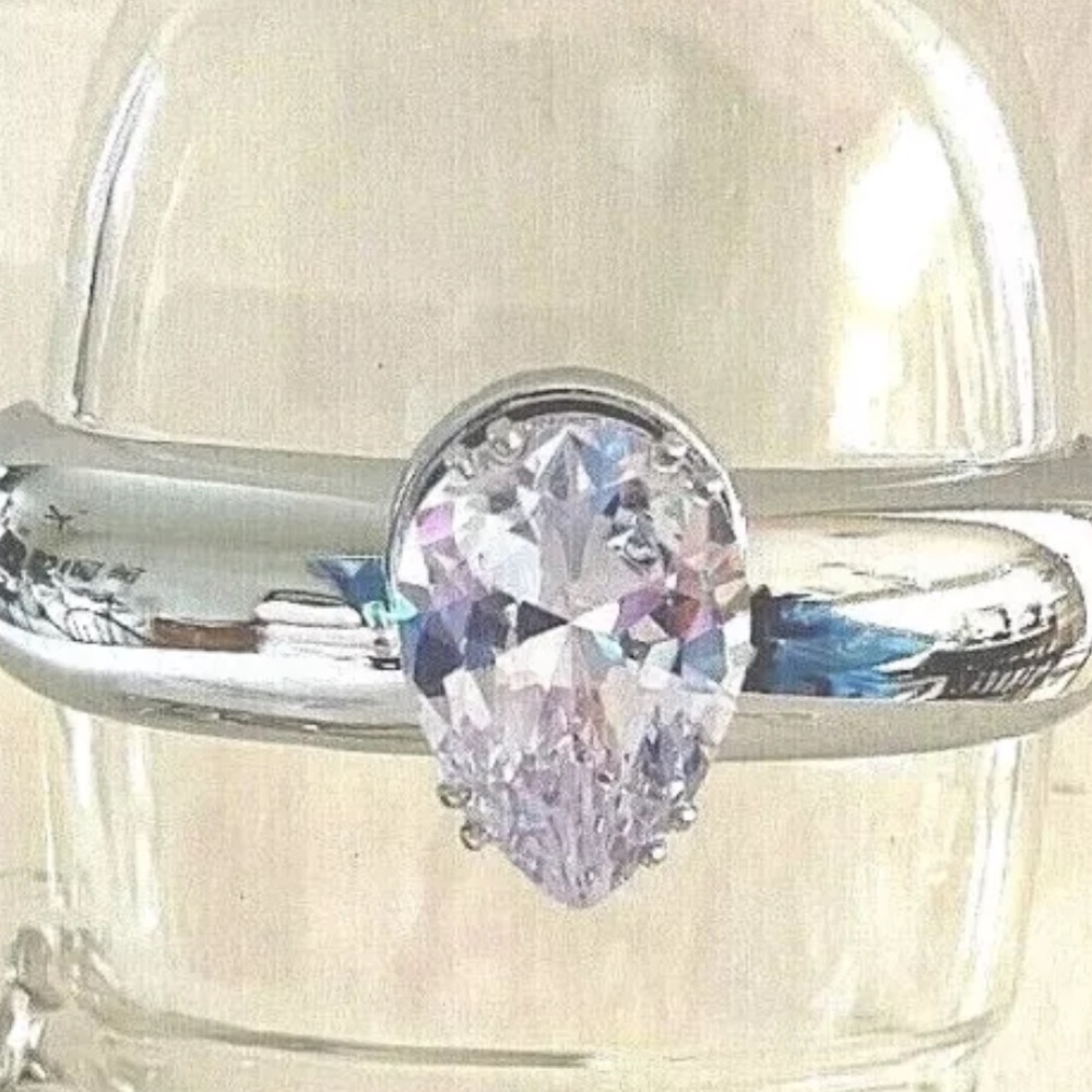 DIAMOND RING 💍 Gorgeous Sanitizer Holder Brand New - Picture 4 of 4